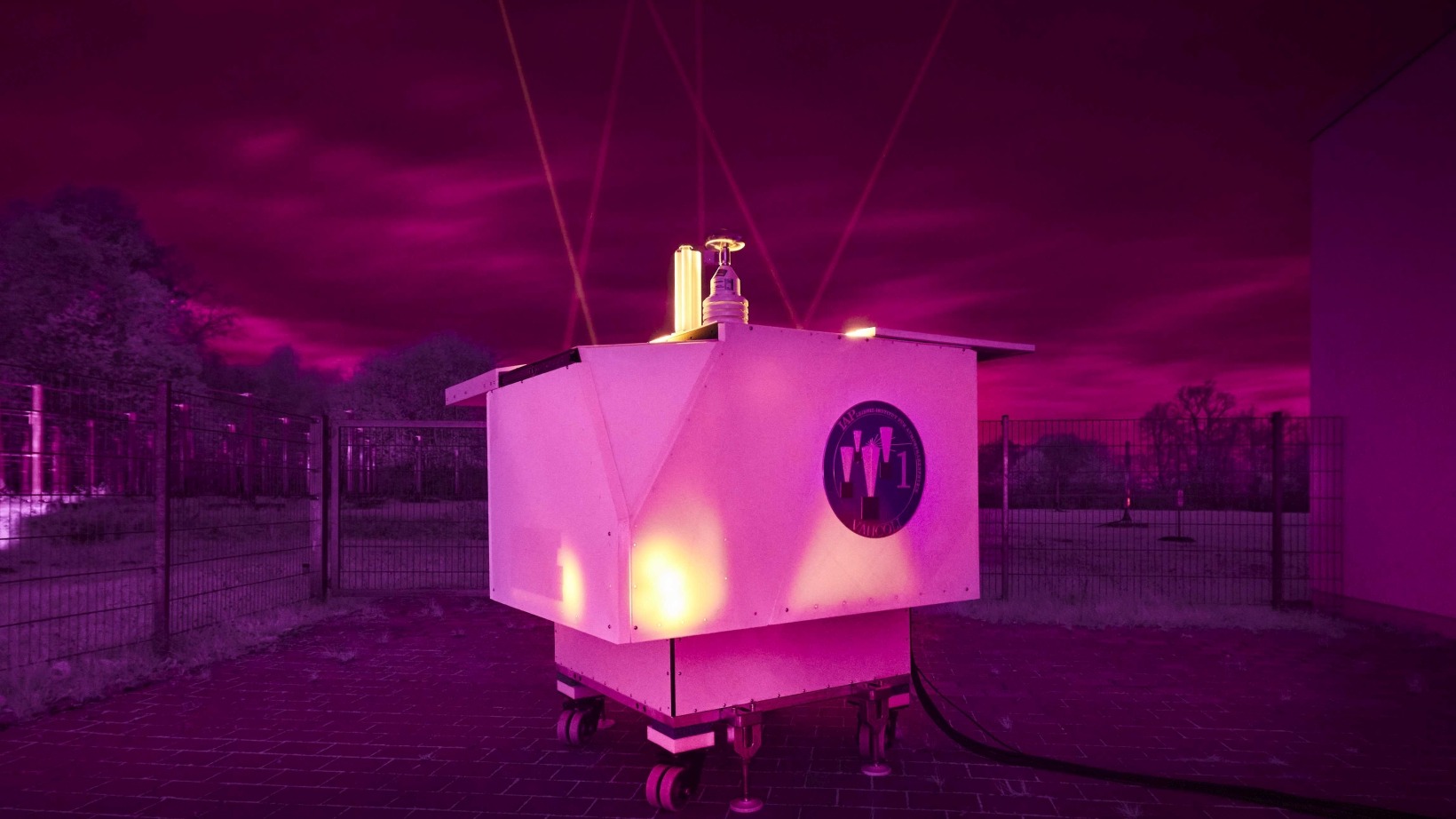 Overcoming atmosphere-blindness - In-situ resonance lidar measurements of re-entering space debris enabled by an Alexandrite laser