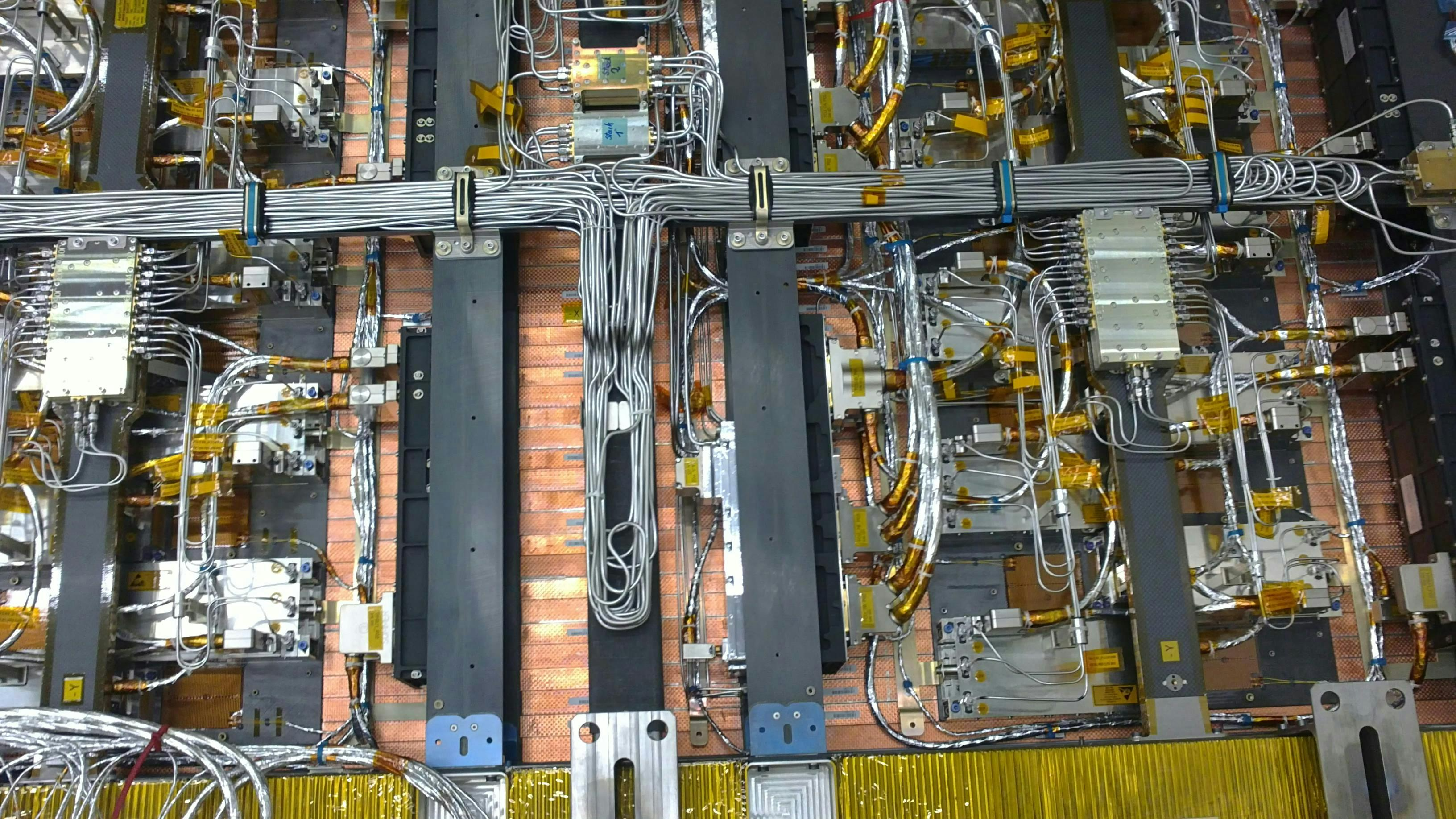 LightSync: Ultra-Low Jitter Optical Clock and Synchronisation Signal Distribution for Spaceborne SAR Phased Array Antennas using Distributed Digital Beamforming