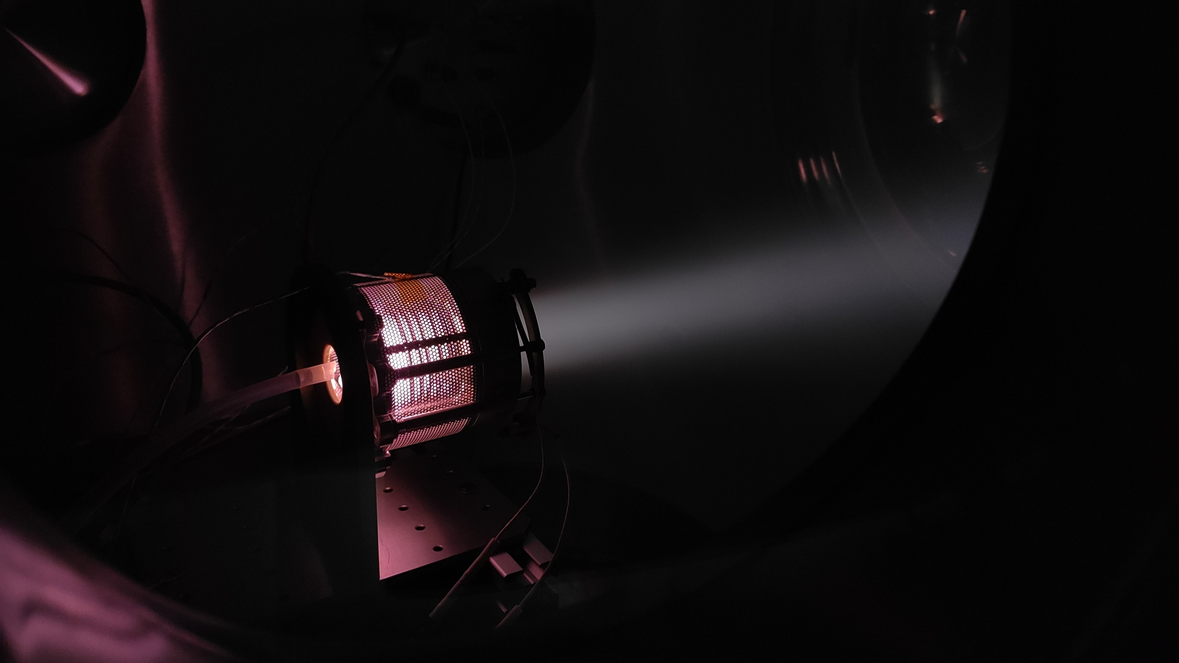 Coupling Test of an Air-breathing Ion Thruster and Airbreathing cathode